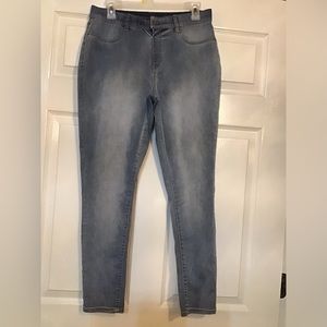 Women Pants  Arizona jean skinny jeans size 15 junior waist 32” EUC